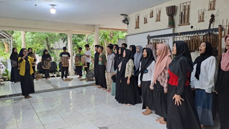 Pelatihan Angklung - Sanggar Gunda Nusantara (4)
