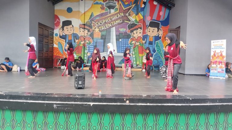 #SanggarTariAnak, #ManfaatSanggarTari, #TariTradisional, #SanggarGundaNusantara, #PerkembanganAnak, #SeniBudayaIndonesia