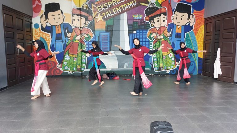 SanggarSeni, ManfaatSanggarSeni, BakatAnak, KreativitasAnak, PelestarianBudaya, SanggarGundaNusantara